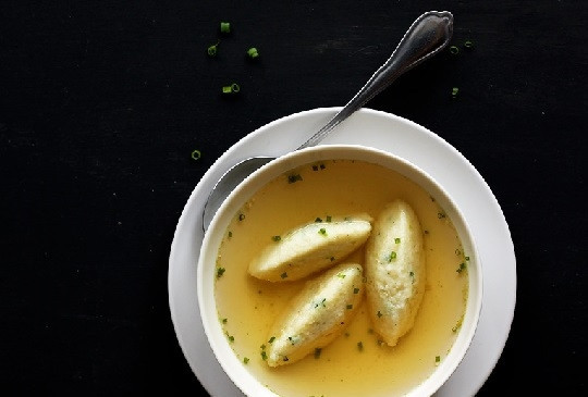 1. Этап. Бульон с клецками: 5. После того как клецки станут мягкими, можно подавать бульон к столу. Приятного аппетита!