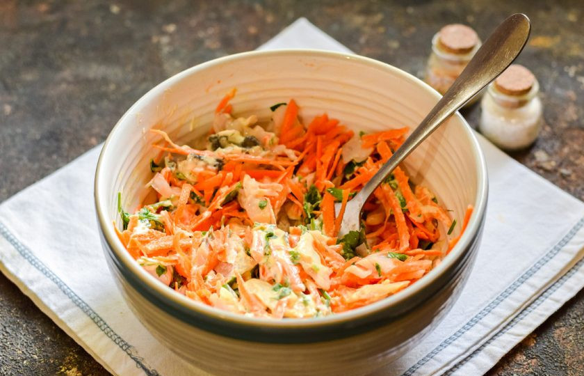 1. Этап. Салат из рыбы с морковью: Перемешайте ингредиенты, и подавайте салат к столу.