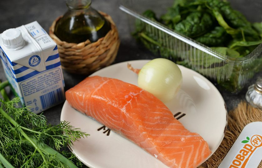 1. Этап. Семга со шпинатом в сливочном соусе: Подготовьте все ингредиенты.