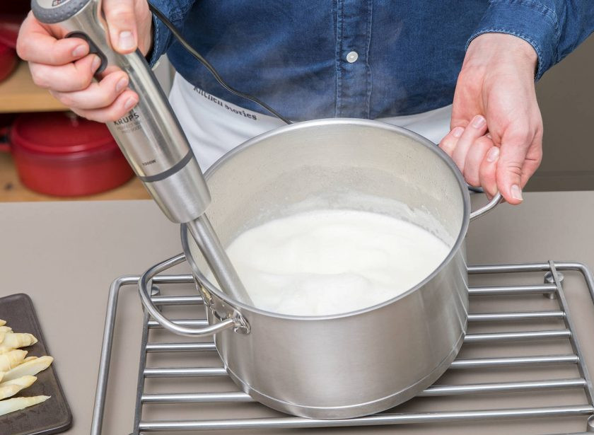 1. Этап. Крем-суп из белой спаржи: 5. Потом суп пюрируйте блендером.