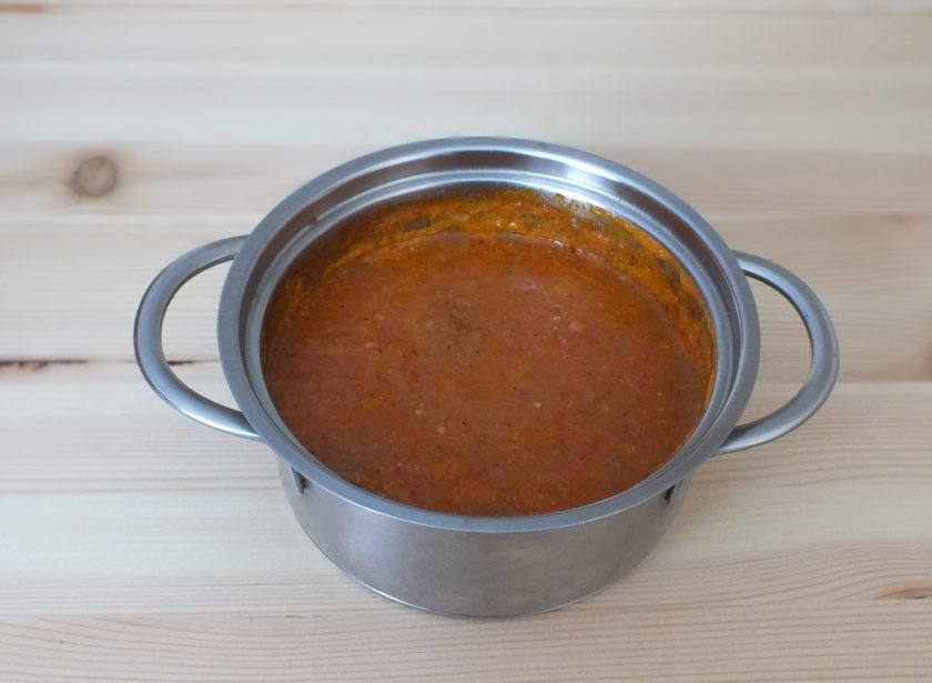 1. Этап. Диетическая подлива: Верните на огонь и помешивая, на среднем огне, доведите до кипения и проварите до загустения, в течение 5 минут. Готовую подливу снимите с огня.