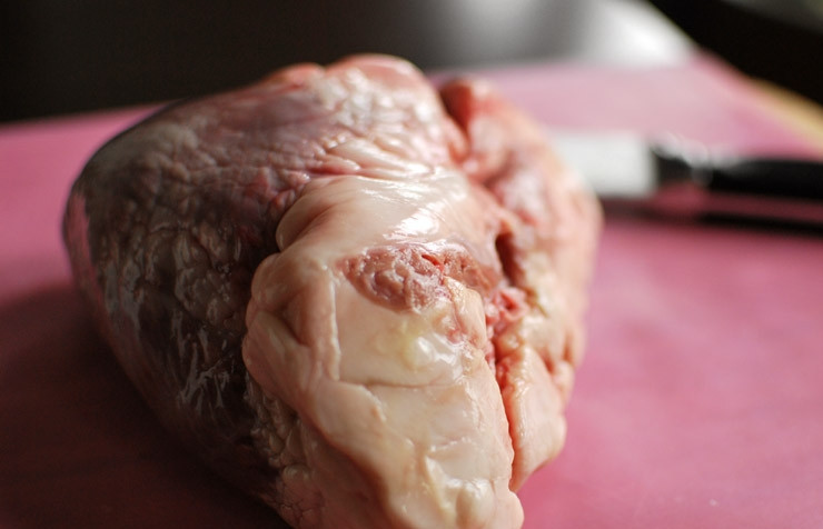 1. Этап. Телячье сердце: 1. Вымойте сердца, удалите жировую сетку и все сгустки.