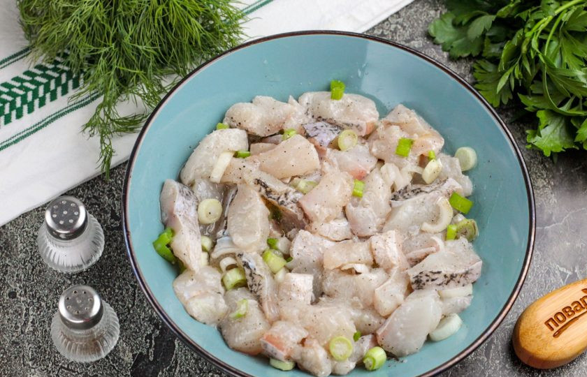 1. Этап. Тала из щуки: Тщательно перемешайте все продукты и накройте пищевой пленкой. Поместите в холодильник или вынесите на холод минимум на сутки.