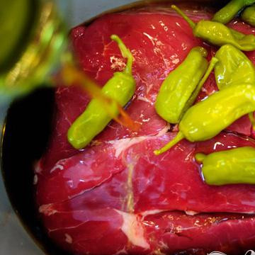 1. Этап. Итальянские горячие бутерброды: Добавляем перчик.