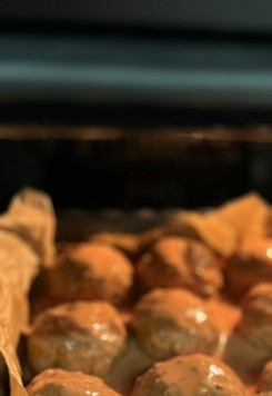 1. Этап. Гречаники с индейкой в соусе: И отправляем готовиться в духовку, разогретую до 200 градусов, на 30-35 минут