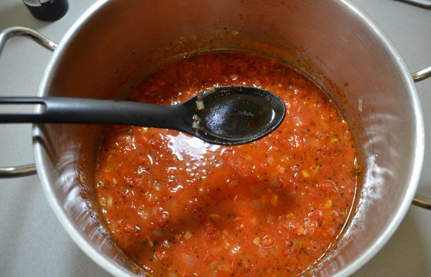 1. Этап. Зуппа ди пеше: Добавьте ложку бальзамика.