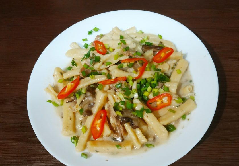 1. Этап. Казаречче с беконом и грибами: Потомите 10 минут, добавьте зелень и подавайте к столу. Приятного аппетита!