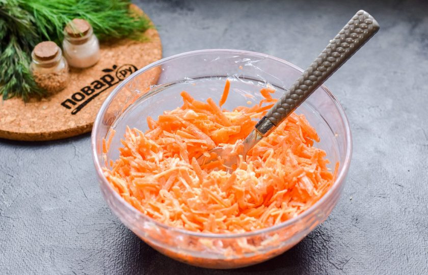 1. Этап. Салат из моркови без майонеза: Перемешайте салат и подавайте к столу.