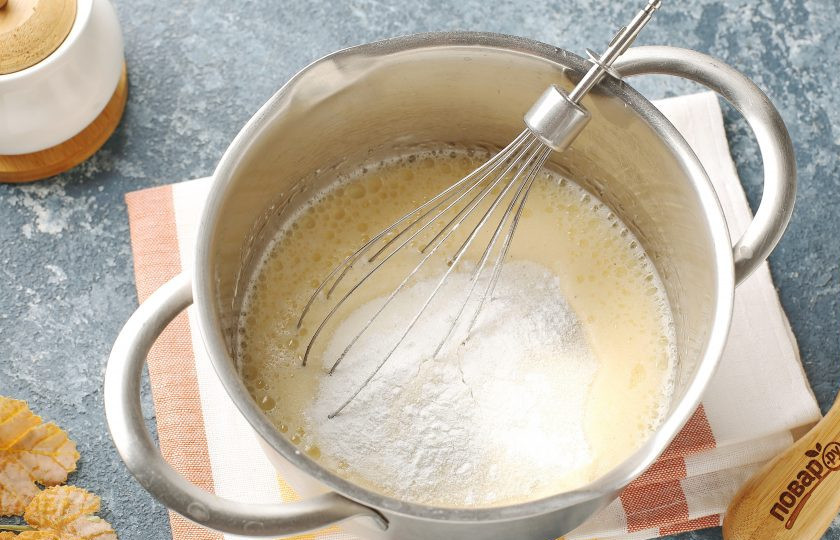 1. Этап. Рисовые блинчики: Перемешайте. Добавьте рисовую муку и разрыхлитель.