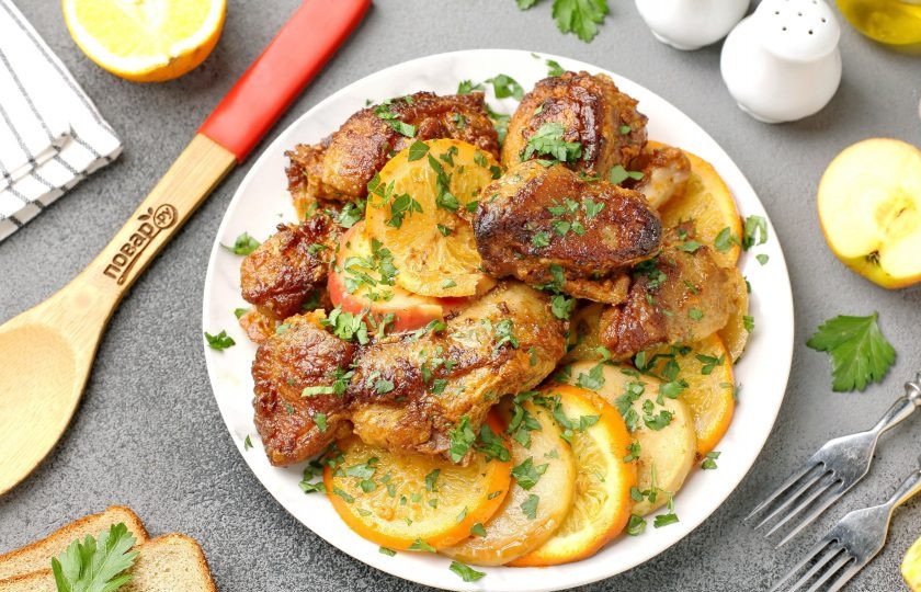 1. Этап. Гусь с яблоками и апельсинами в духовке: Гусь с яблоками и апельсинами в духовке готов. Приятного аппетита!