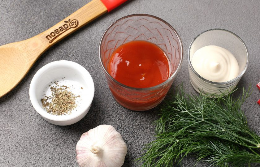 1. Этап. Быстрый соус к наггетсам: Подготовьте все ингредиенты.