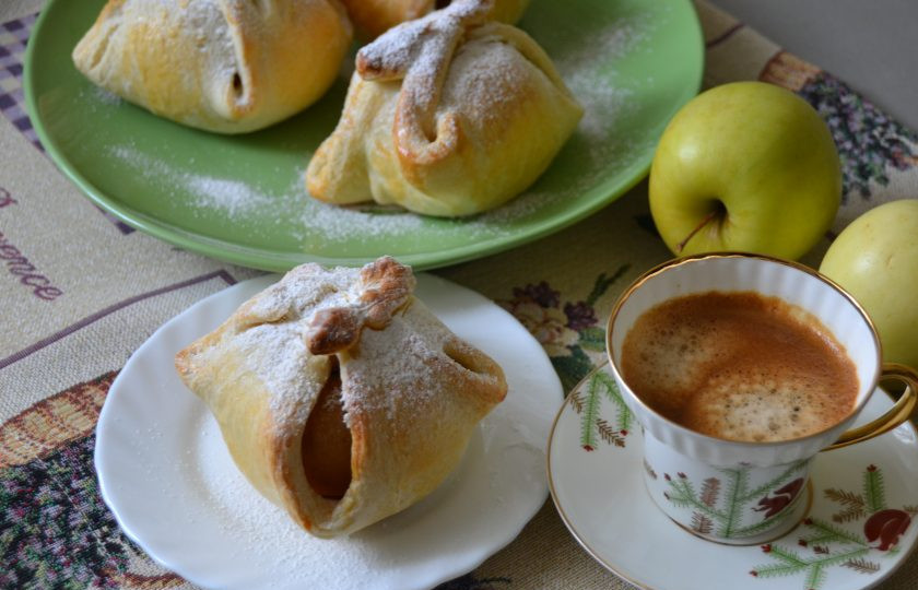 1. Этап. Яблоки в платочках: Перед подачей посыпьте яблоки 