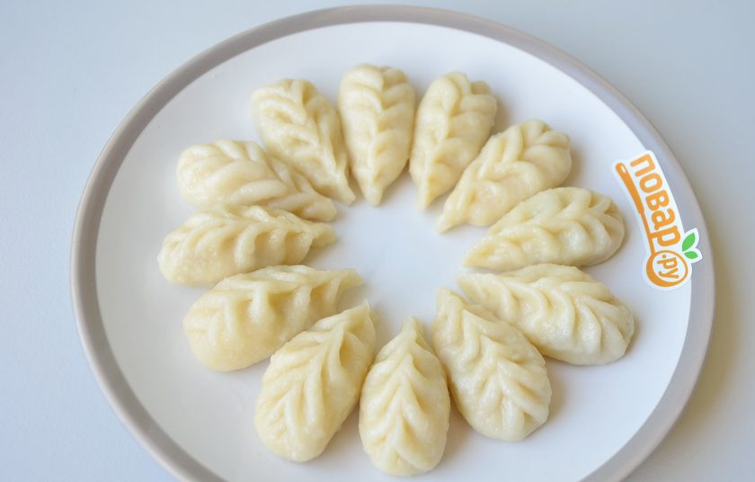 1. Этап. Курзе с картошкой: 13. Готовые вареники положите на тарелочку в виде круга.