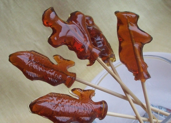 1. Этап. Сахарный петушок на палочке: 6. Домашние петушки готовы, можно их раздавать детишкам!