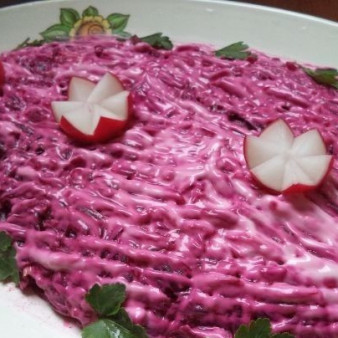Салат со свеклой и свининой