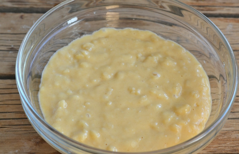 1. Этап. Торт из заварного теста с фруктами: Готовое тесто должно получиться гладким и однородным.