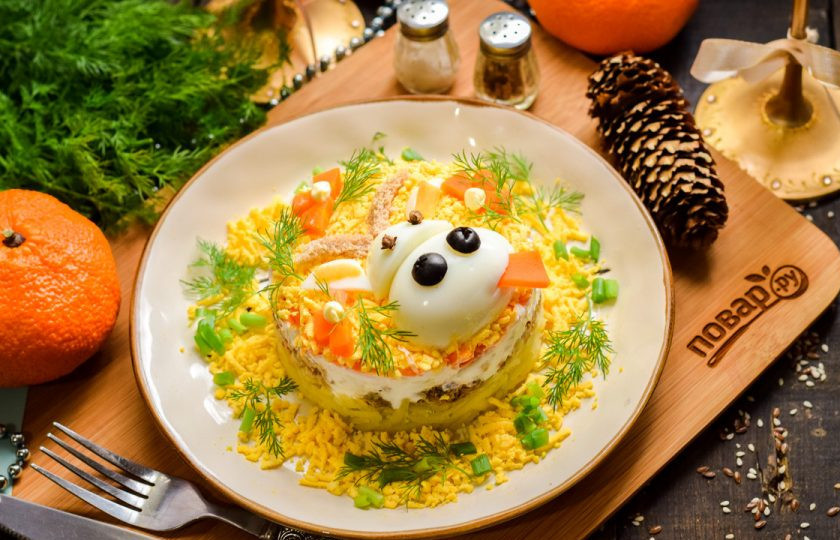 1. Этап. Салат Мимоза на Новый год Быка 2021: После салат обязательно пропитайте в течение часа.