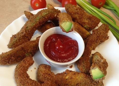 1. Этап. Авокадо во фритюре: Подаем к столу с любым соусом. Вкусно!