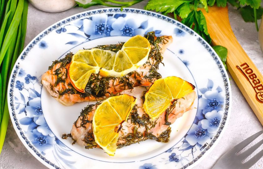 1. Этап. Лосось по-шведски: Выложите филе лосося на тарелку и подайте к столу горячим. Можно дополнить хлебом или овощным гарниром.