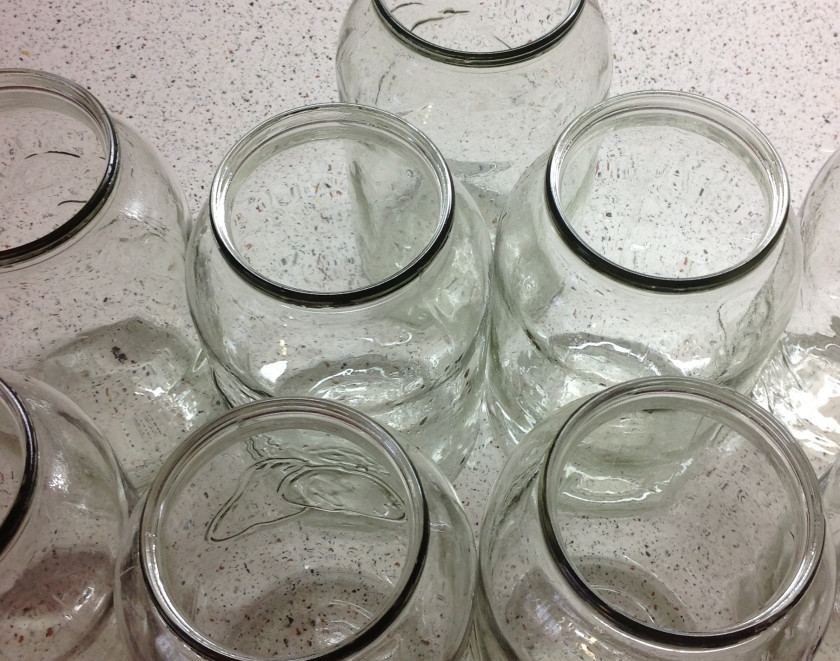 1. Этап. Компот из брусники на зиму: В составе я написала ингредиенты на одну трехлитровую банку, поэтому умножайте все в зависимости от количества ваших банок. Итак, убедитесь, что банки хорошо промыты (их можно не стерилизовать).