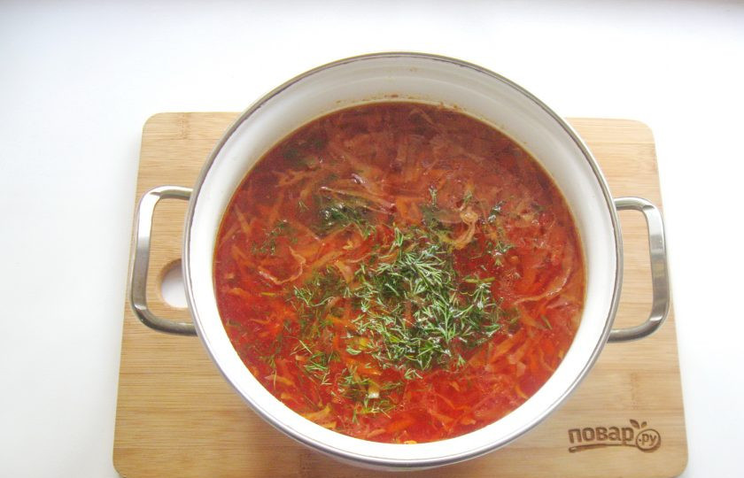 1. Этап. Борщ из индейки: Борщ посолите, поперчите по вкусу и варите до готовности всех ингредиентов. В конце добавьте измельченный чеснок и зелень.