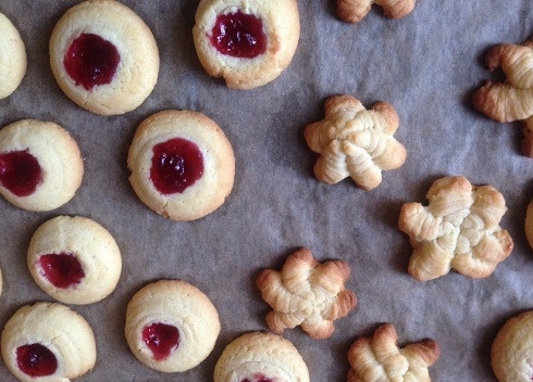 1. Этап. Курабье: И выпекаем в разогретой до 220 градусов духовке 12-14 минут. Время зависит от духовки.