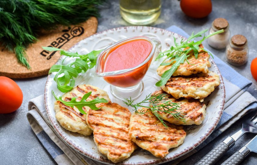 1. Этап. Куриные оладьи со сметаной: Приятного аппетита!