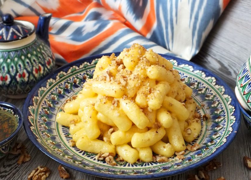 1. Этап. Чак-чак из кукурузных палочек: Охлажденный десерт подавайте на стол. Приятного аппетита!