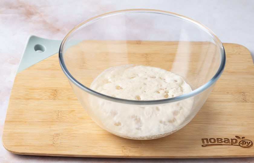 1. Этап. Зерновой хлеб на дрожжах: Дрожжи должны подняться шапочкой.