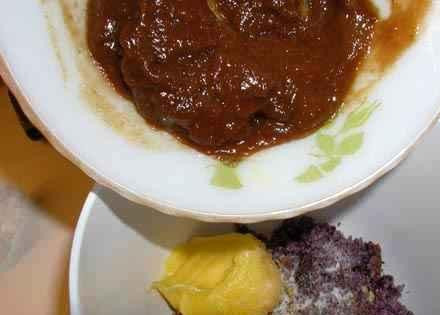 1. Этап. Лаванги: Когда размокнет - перетираем до консистенции каши и перемешиваем с обжаренным луком, грецким орехом и топленым маслом. Должна получиться однородная кашица.