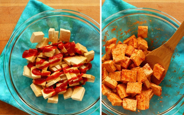 1. Этап. Запеченный в остром соусе тофу: 2. Добавьте острый и соевый соусы, оливковое масло, перемешайте аккуратно.
