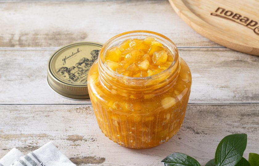 1. Этап. Варенье из яблок с апельсинами: Готовое варенье остудите и разложите по чистым стерилизованным баночкам. Герметично закройте и уберите в прохладное место на хранение.