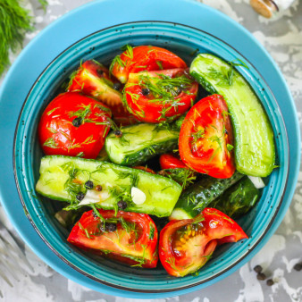 Малосольные огурцы и помидоры