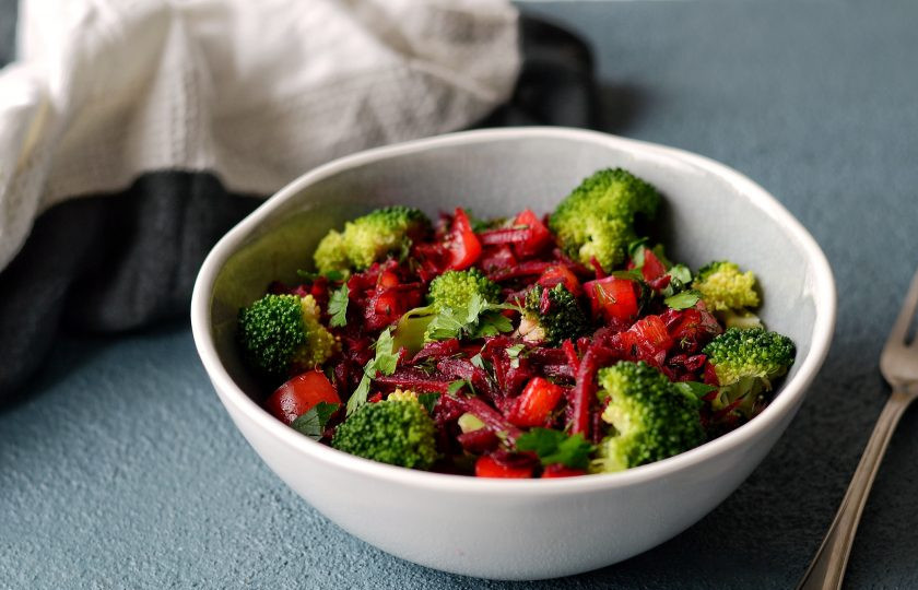 1. Этап. Салат из свеклы и брокколи: Салат из свёклы и брокколи готов, приятного аппетита!