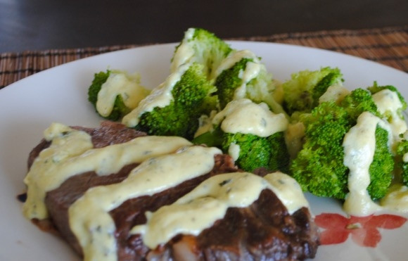 1. Этап. Беарнский соус: Готовые беарнский соус идеально сочетается со стейком из говядины. Приятного аппетита!