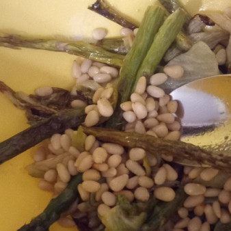 Спаржа, фисташки и лайм на гриле