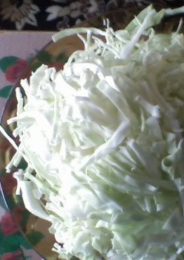 1. Этап. Шаурма из баранины: 4. И еще один обязательный ингредиент - капуста. Ее шинкуем как можно мельче.