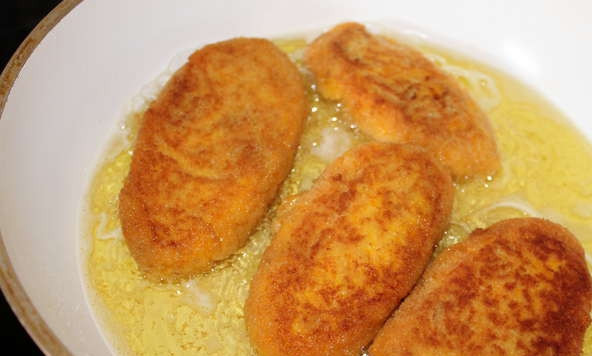 1. Этап. Тыквенные котлеты: Жарим на масле по 15 минут с обеих сторон. Масла не жалеем, огонь делаем посильнее, чтобы котлеты 