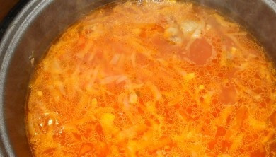 1. Этап. Борщ с курицей в мультиварке: Закрываем крышку мультиварки и готовим в режиме 