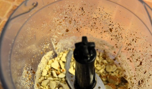 1. Этап. Ночная овсянка с тыквой: Миндаль измельчить удобным способом.