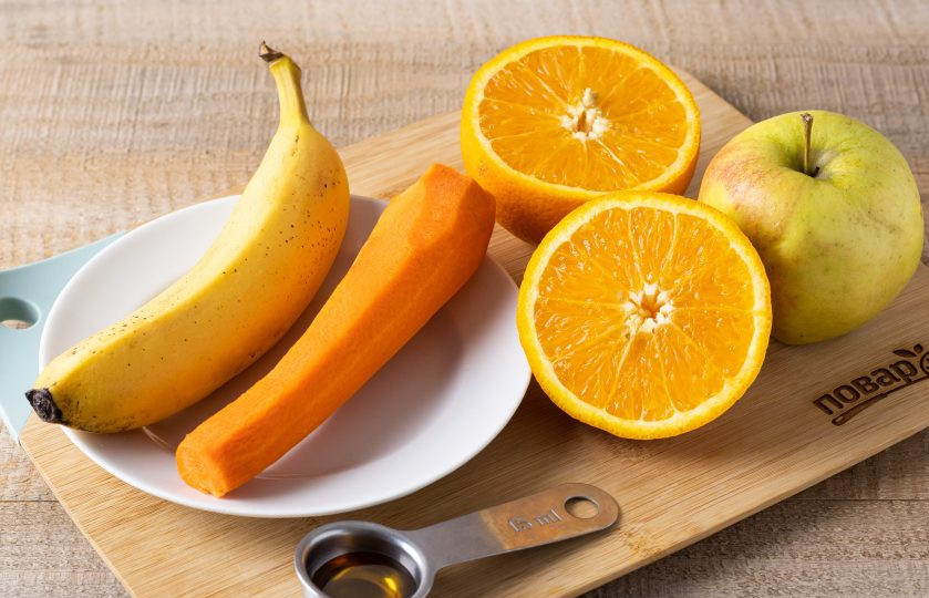 1. Этап. Яблочно-банановый смузи с апельсином и морковью: Подготовьте все ингредиенты.