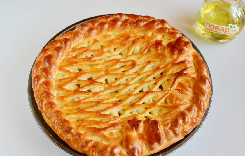 1. Этап. Пирог с мойвой и укропом: 10. Пирог смажьте взбитым яйцом. Выпекайте при 180 градусах 40 минут.