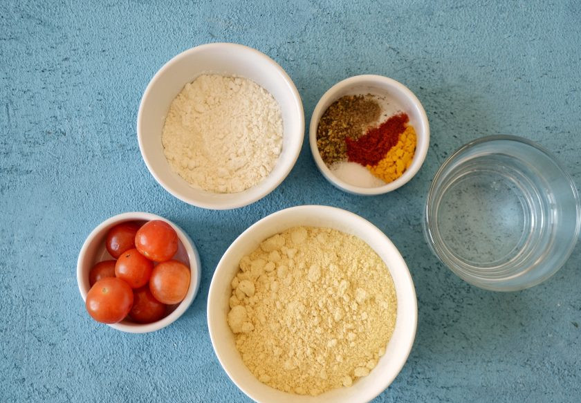 1. Этап. Нутовые лепешки: Подготовьте все ингредиенты.