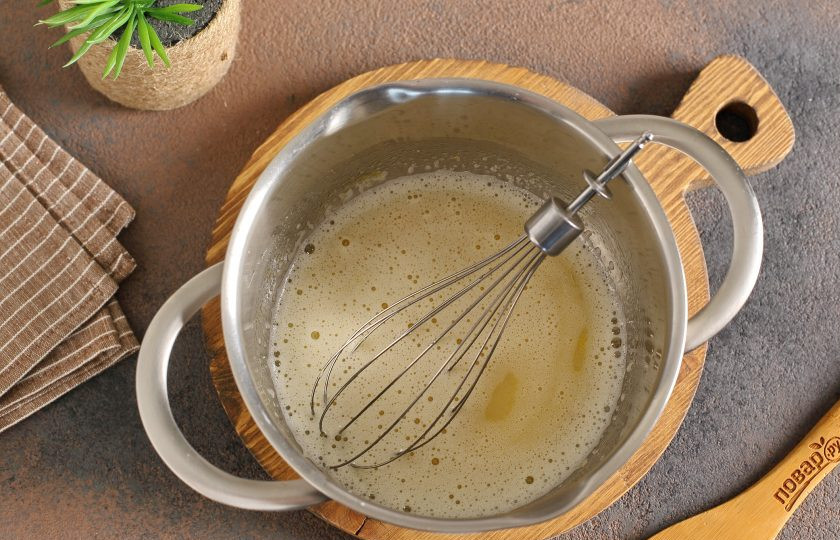 1. Этап. Блины Дораяки: Добавьте воду.