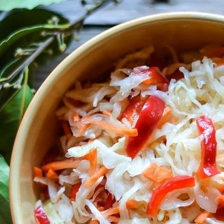 Маринованная капуста с луком