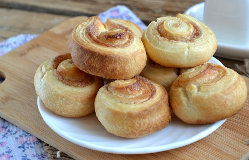 1. Этап. Булочки с корицей из слоеного теста: Булочки с корицей готовы. Приятного чаепития!