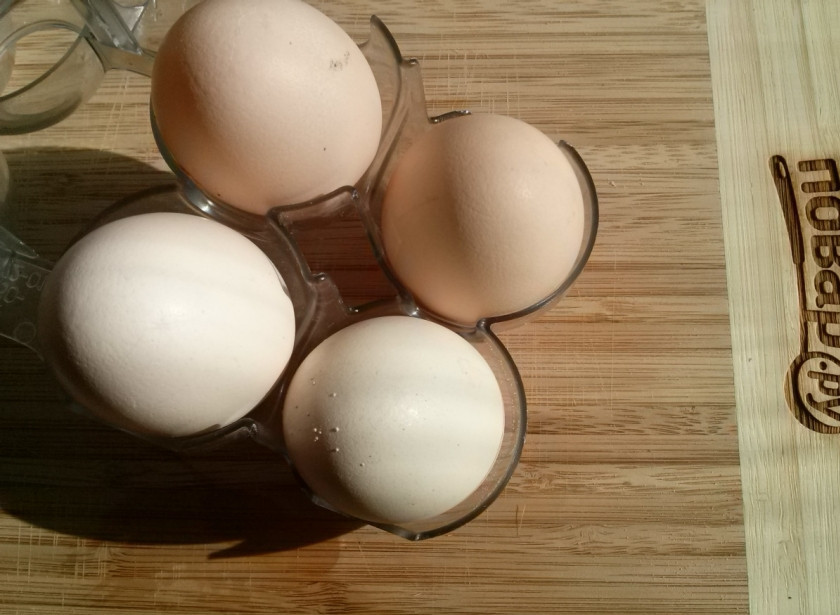 1. Этап. Меланж яичный: Подготовьте необходимое количество яиц.