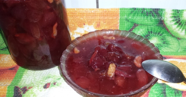 1. Этап. Царское варенье из крыжовника: Потом ещё раз доведите варенье до кипения и проварите его 5 минут. После разлейте десерт по стерильным банкам и закупорьте их. Когда варенье остынет, его можно пробовать. Приятной дегустации!