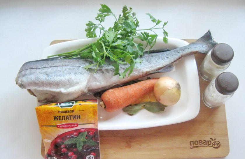 1. Этап. Заливное из минтая: Подготовьте ингредиенты для приготовления заливного из минтая.