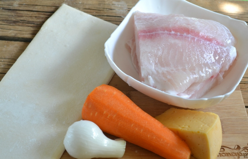 1. Этап. Рулет из рыбы с сыром: Подготовьте все необходимые ингредиенты. Филе пангасиуса разморозьте при комнатной температуре.